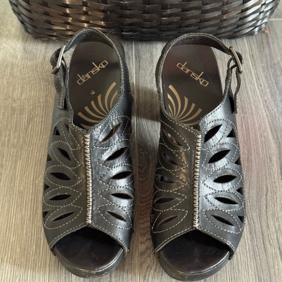 Dansko Black Cutout Women's Sandals Size 8.5 - Picture 3 of 13